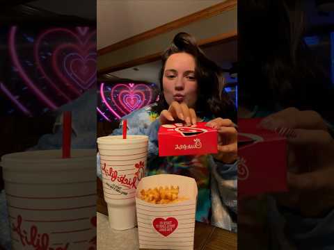 Chick fil a mukbang 👀 what’s your favorite restaurant? #yummy #food #chickfilasauce #satisfying