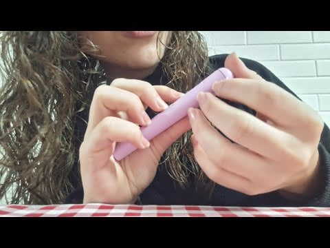 Asmr caseirinho tapping em objetos aleatórios e sons de boca/ som de chuva 