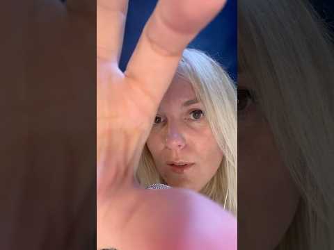 ASMR FR / Je t’enlève tes ondes négatives pour la rentrée #asmrfr #shortsasmr #asmrshorts