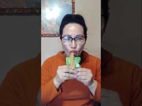 APPLE SQUEEZ BABY FOOD#shortsfeed #viralshort #squeezygirl #babyfood #asmrshorts #slurpingsounds