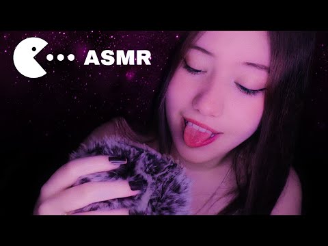 ASMR COMENDO SUA ORELHA - sons molhados e hand movements