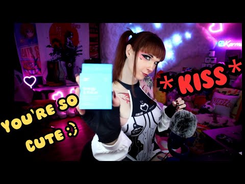 Karma ASMR * Kisses * Chewing Gum with Intense Eye Contact and Mouth Sounds !