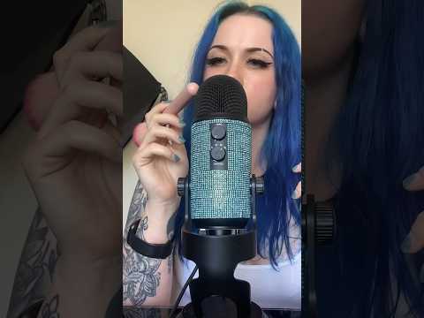 mic scratching 😍 #micscratching #asmr #scratching #asmrtingles #asmrshorts