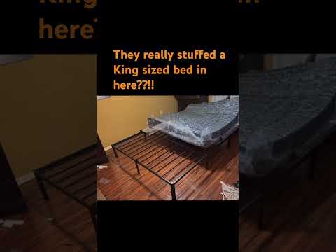 You Won’t Believe What’s Inside This Box… A Whole Mattress?! 🛏📦