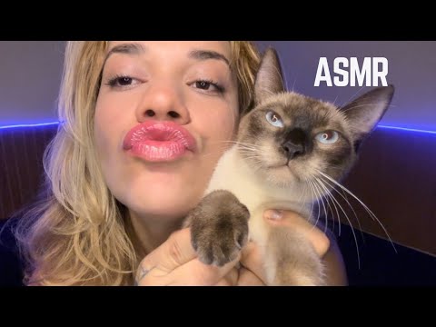 ASMR FAST repeating ASMR + lambidas no seu ouvido + mouth sounds + hand movements | sons de perto