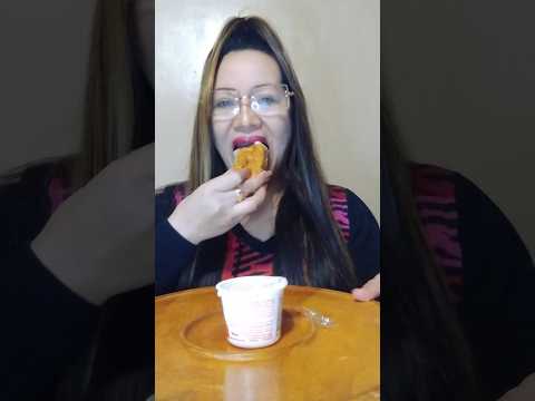 BEST BREAKFAST EVER#viral #food #asmreating #shortsfeed #everyone #eating #asmr #foodie #yogurt