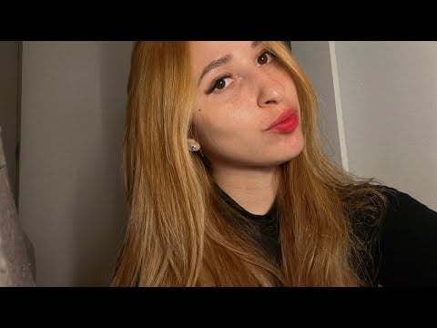 Asmr caseirinho - maquiando você + sons de tapping e sons de boca 