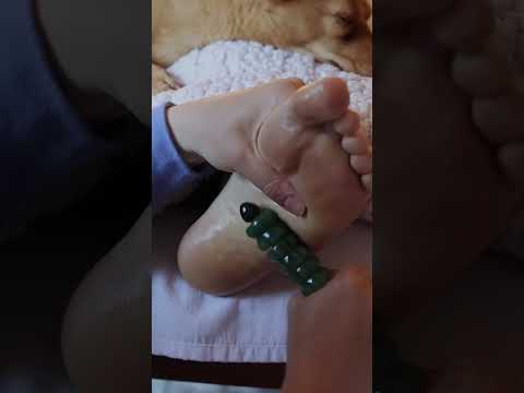 This foot massage fixes your digestion #asmr #massage