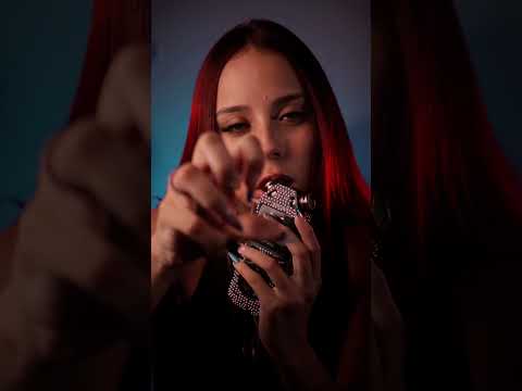 mordendo sua orelha - mic biting #asmr #relax #mouthsounds #whispering