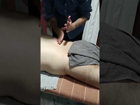 MASSAGE THERAPY THAT RELAXES BACK MUSCLES #satisfying #relaxing #asmr #shorts #massage