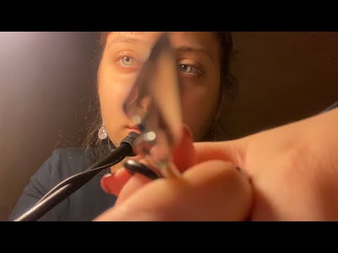 Asmr Plucking your eyebrows+chewing Gum