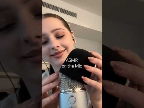 stole this trigger idea from @ASMRlot she’s so good 🖤 #asmr #micscratching #asmrshorts