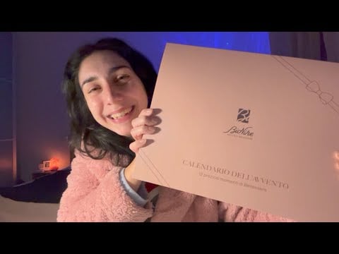 ASMR ITA APRIAMO INSIEME UN CALENDARIO DELL'AVVENTO (whispering, tapping)
