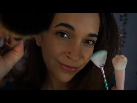 ASMR Brochas por tu carita & murmullos para hacerte compañía 💖