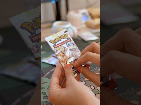 Ouverture d’un booster Pokémon Évolutions Prismatiques 🫨