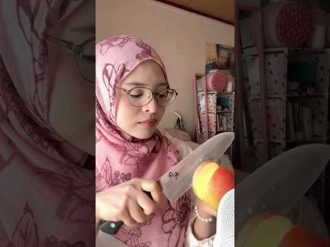 fuji apple 🍎🫶🏻 #asmr #asmreating #asmrsounds #asmrmalaysia #asmrfood