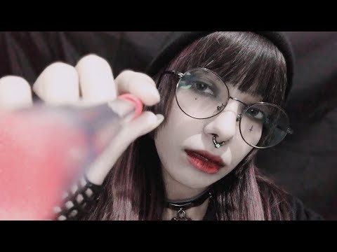 ASMR PASSANDO OBJETOS ALEATÓRIOS NO SEU ROSTO