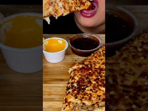 Cheesiest Pizza #asmr #foodasmr #mouthsounds #pizza
