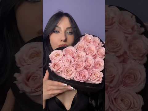 Fast Tapping on my Rose Bouquets #asmrfasttapping #asmrtapping #bouquetasmr #rosebouquet #asmrita