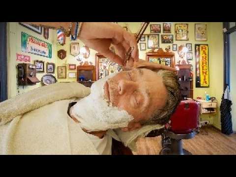 💈 I Went In For A Shave and Left With A Tash! | La Brocha Rafaela 🇦🇷
