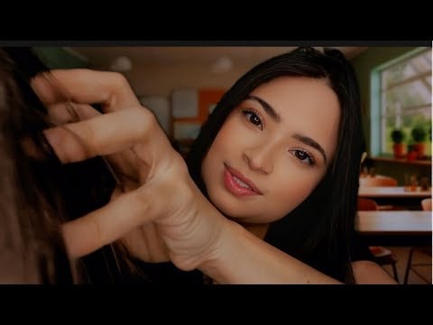 ASMR:A MENINA QUE SENTA ATRÁS DE VOCÊ  COMEÇA A FLERTAR.👀