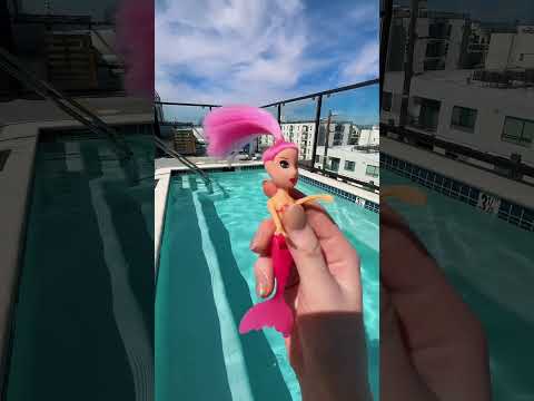 can you guess the celebrity I’m thinking of? asmr game at the pool #asmr #publicasmr #fyp #lofiasmr