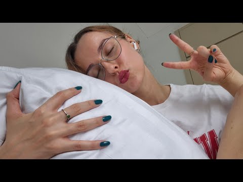 💙Fast ASMR In my Bed 👾 Pillow and sweats scratching with long nails, hand movements 😴