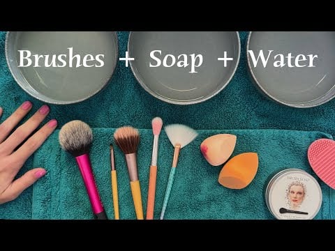 ASMR 🌙 Cleaning makeup brushes - Soapy water, bubbles, fabric brushing (no talking)