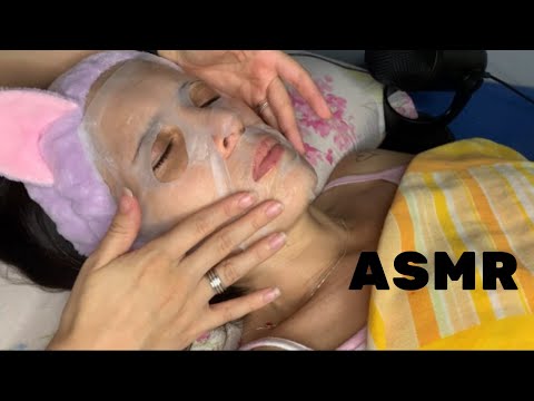 ASMR APLICADO FAZENDO SKINCARE NA MINHA MÃE