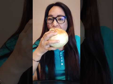 BIGGEST ONION IN THE WORLD #mukbang #everyone #onion #biggest #shortsfeed #shortvideo