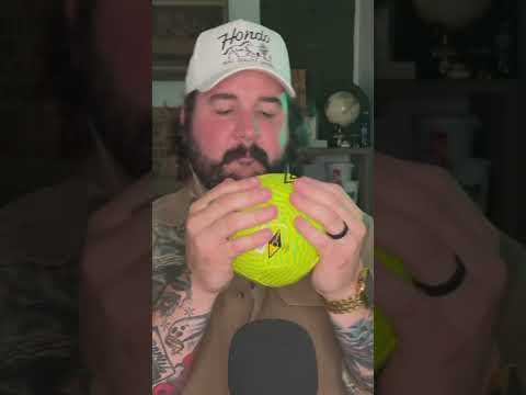 ASMR SHORT // TAPPiNG ON EVERYTHiNG