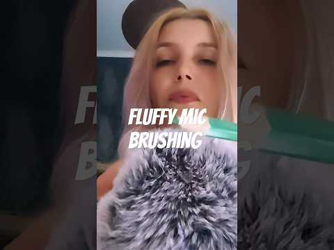 Fluffy Mic Brushing