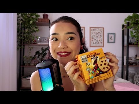 ASMR Comendo Chocotone 🥮🎄(mas eu não gosto 😅) 
