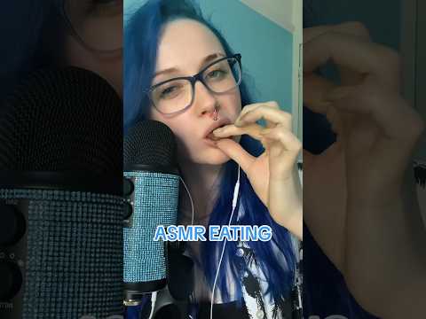 ASMR crunchy eating sounds 😋 #shorts #eatingsounds #asmreating #asmr