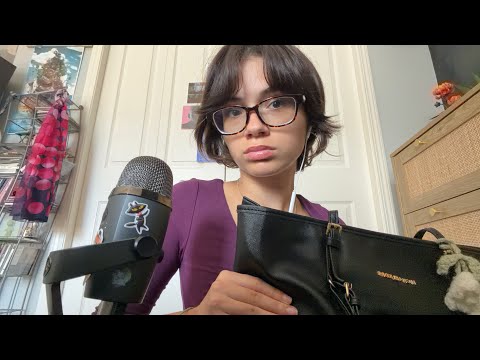 ASMR what’s in my school bag 📓