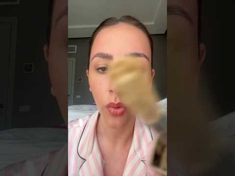 ASMR- Spit painting your make up💄 #asmr #fastasmr #spitpainting #mouthsounds