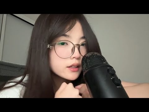 ASMR Mouth Sounds & Tapping 😘