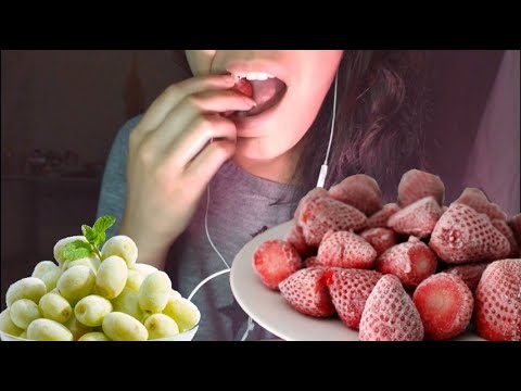 ASMR COMENDO FRUTAS CONGELADAS /EATING SOUNDS /SONS DE MASTIGAÇÃO