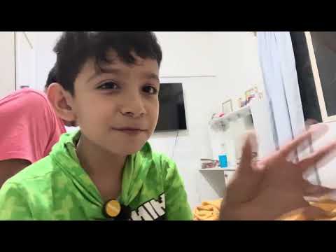 ASMR JUGANDO CARTAS EN SUSURROS CON MI HIJO