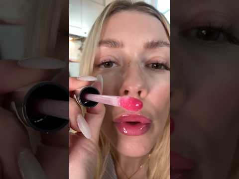 Applying lip gloss #asmr ✨🫦💄 #lipgloss #beauty #asmrsounds