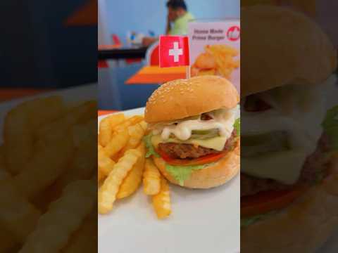 Most Delicious Burger In Pattaya Thailand 😱🇹🇭 #thailand #shorts #burger #pattaya #breakfast