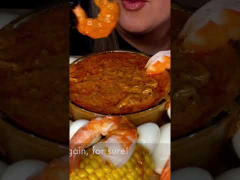 Seafood boil with creamy garlic sauce! #asmreating #shorts #asmr #youtubeshort #seafoodboil