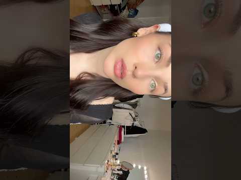 Rude Meangirl Make-up Artist does your Make-up Part 1/4 #mouthwhisper #asmr #relax #roleplay