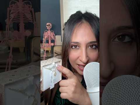 Jewelry ASMR Role-play (gum chewing,tapping,tingly whispers) +