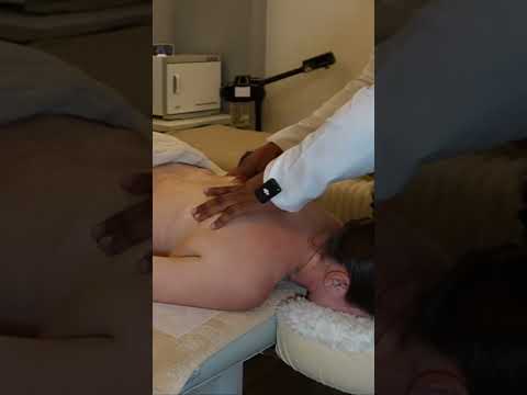 Así relajo mi espalda #massage #relax #masaje #relaxing #masajerelajante #short #spa #caracas