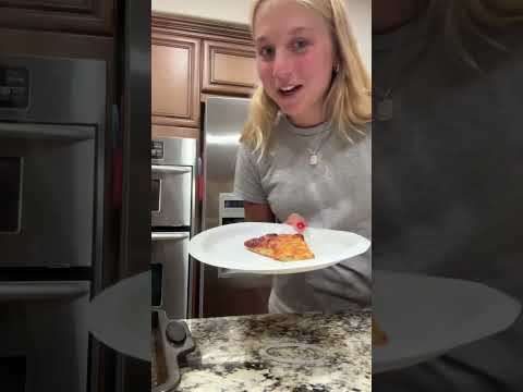 Trying Tillamook Pizza for the first time (ASMR)