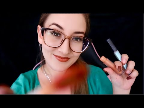 ASMR Atenção Pessoal: VOU TE MAQUIAR COM CARINHO, MAS VOCÊ ESCOLHE OS PRODUTOS! | Sons de boca