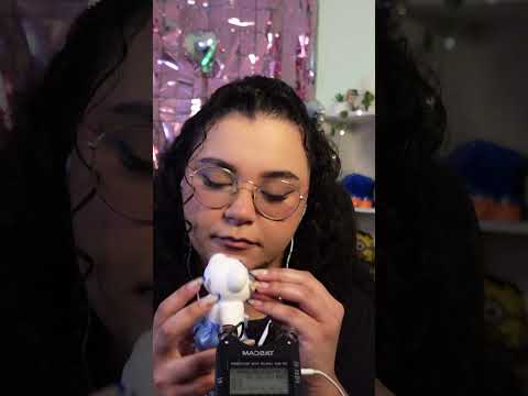 ASMR scratching no urso