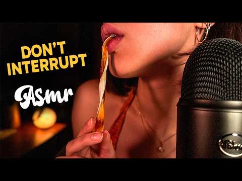 [4K USA ASMR] Eating Sounds Delight 🍎 Apple Crunch, Gummies & Chocolate Taps