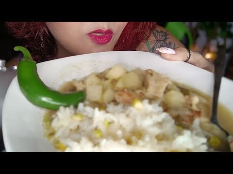 ASMR comiendo lomo en salsa verde con papas 